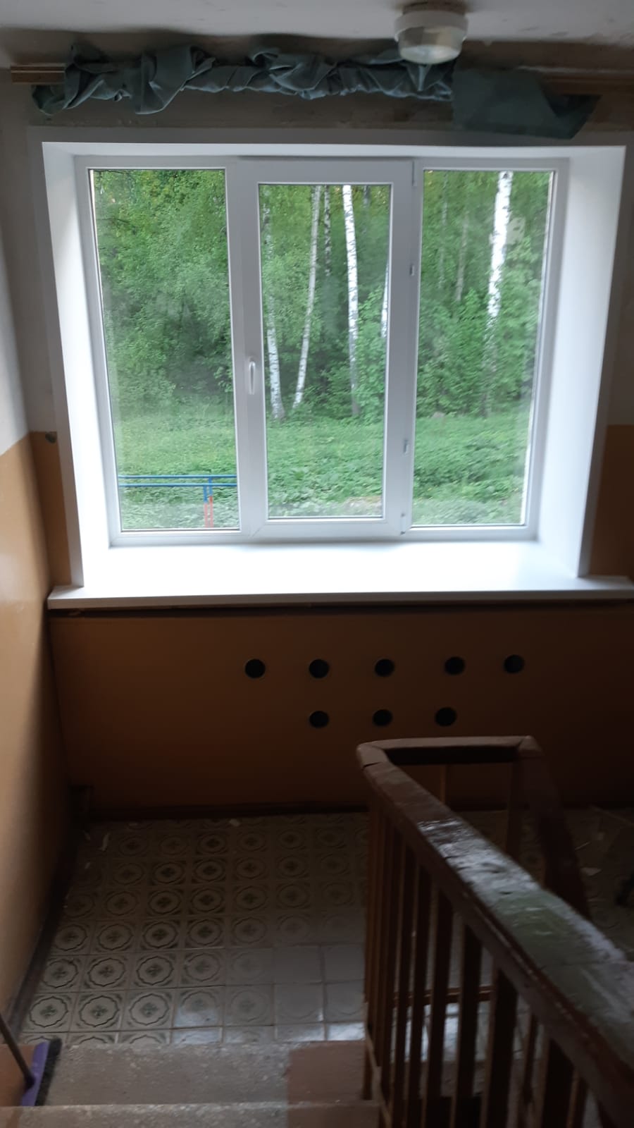 окна в подъезд под заказ от оконного завода