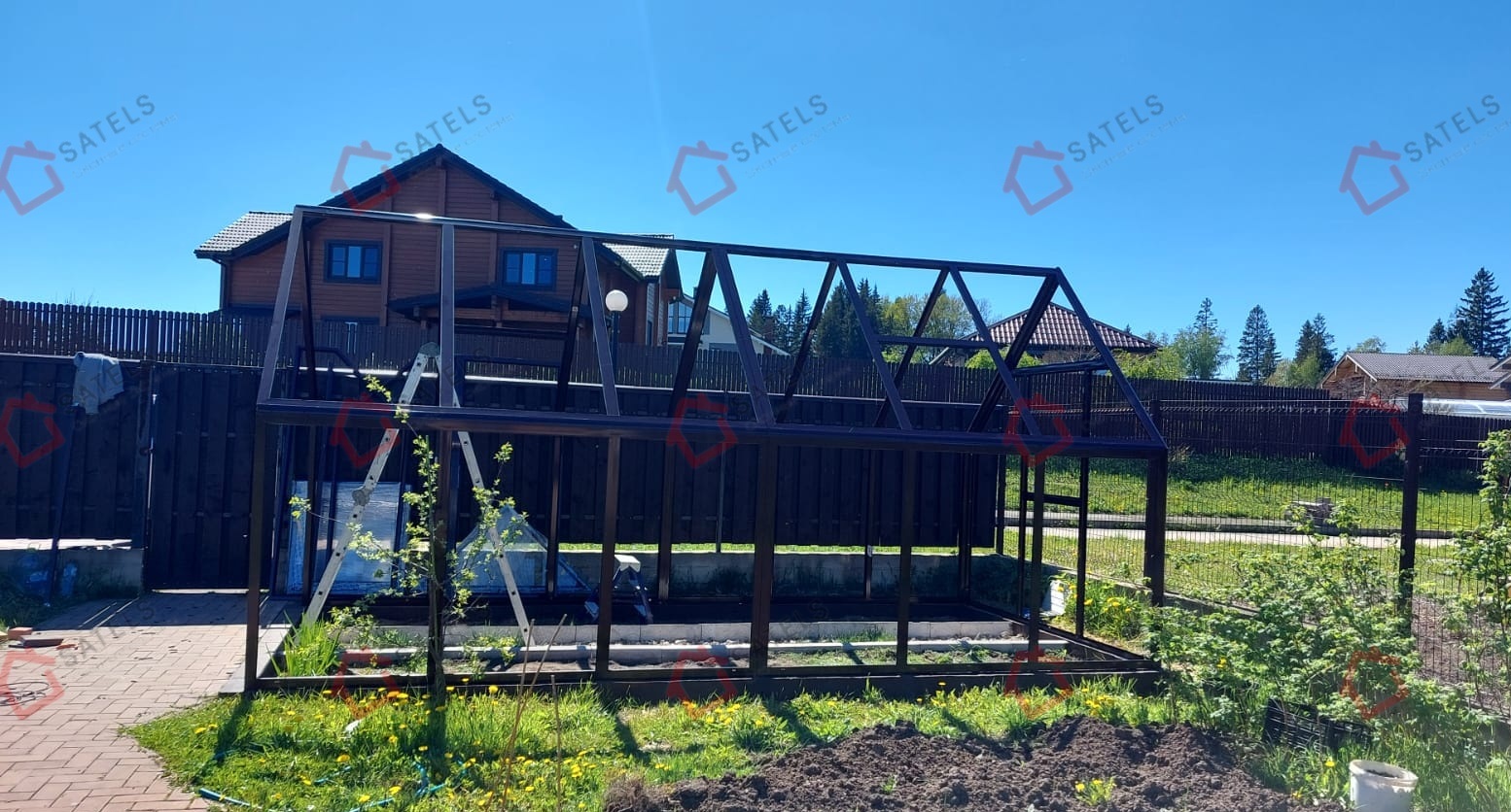 установки теплицы из стекла и алюминия