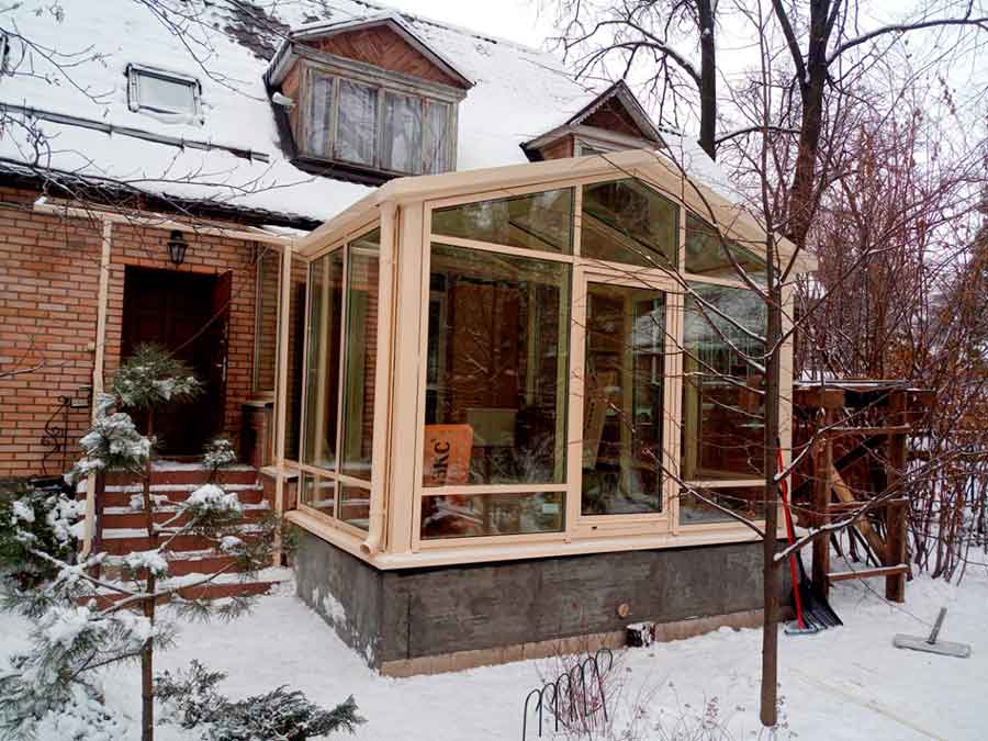 Зимний сад из тёплого алюминия в загородном доме
