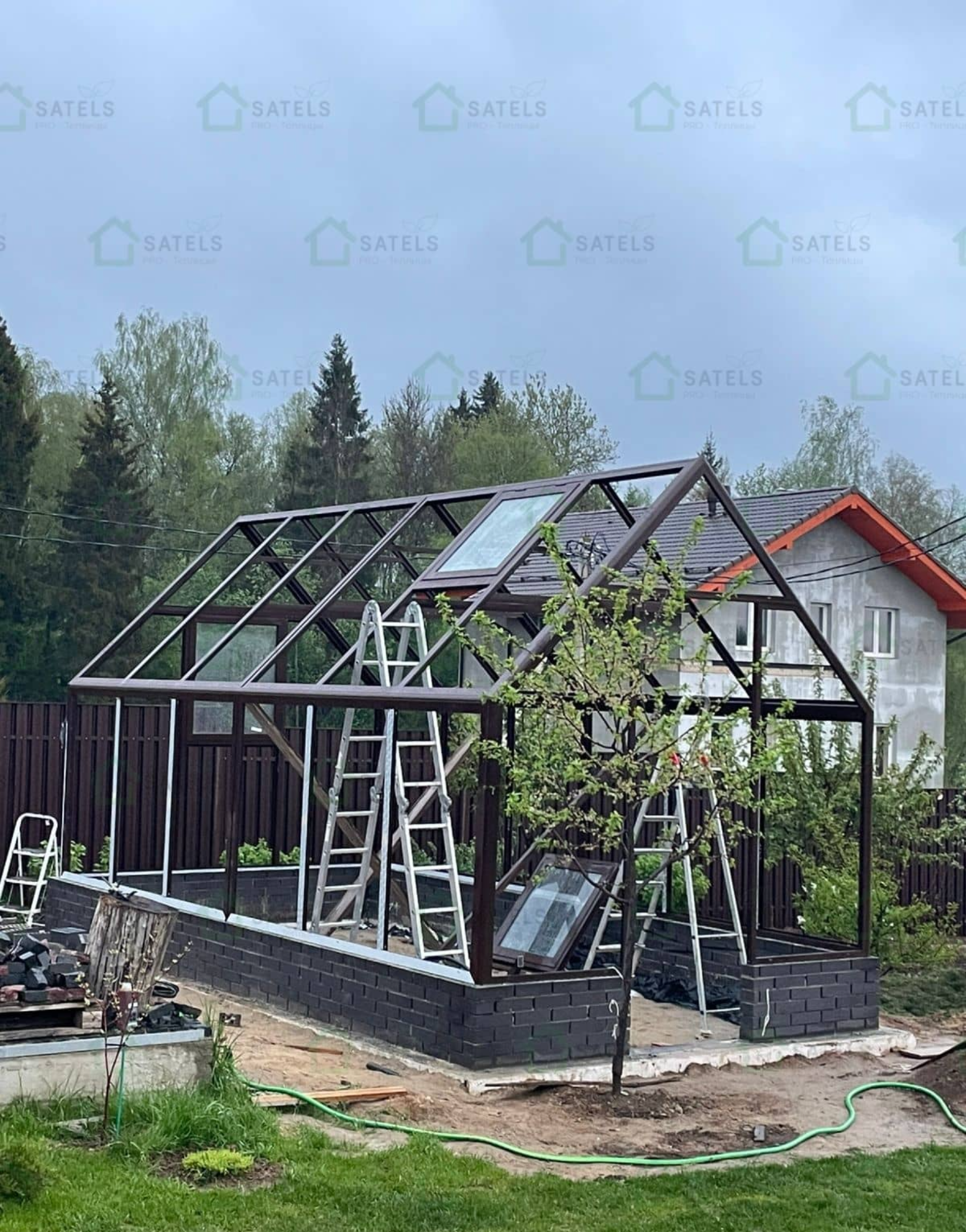Стеклянная теплица во Владимирской области