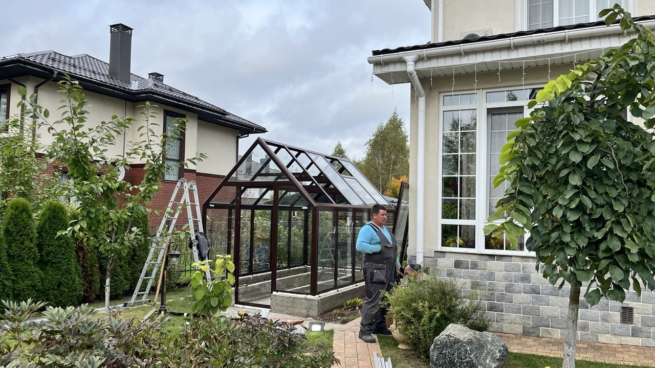 Купить Стеклянную теплицу в английском стиле от производителя Сатэлс Групп в Наро-фоминске