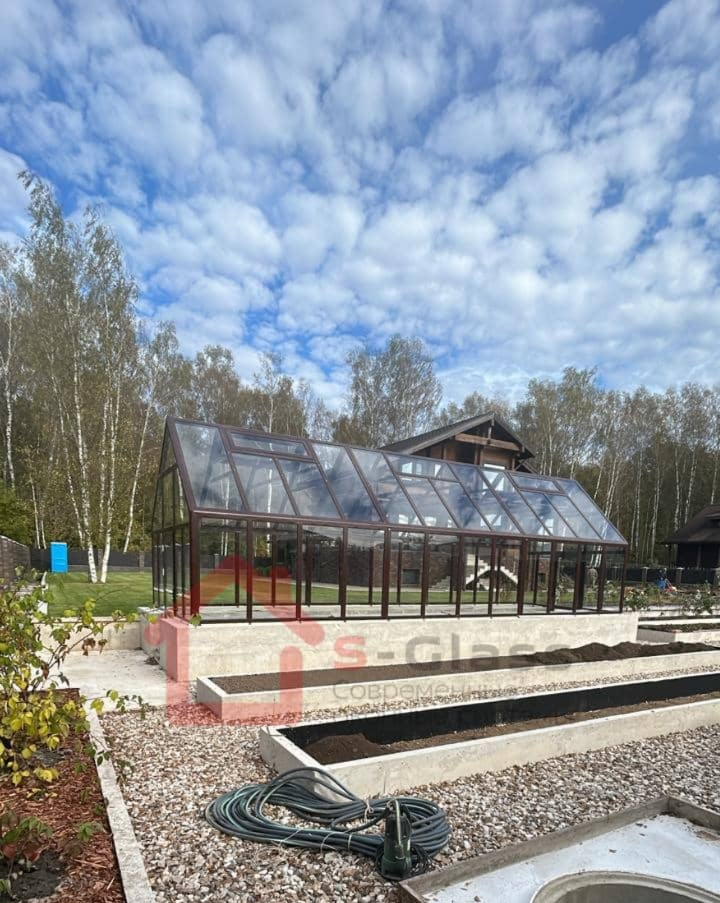 Панорамное остекление теплицы S-Glass с коричневым алюминиевым профилем, элитный загородный дом