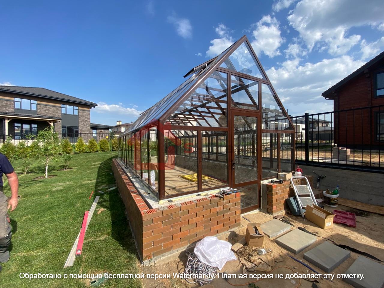 Стеклянные теплицы купить цена в москве