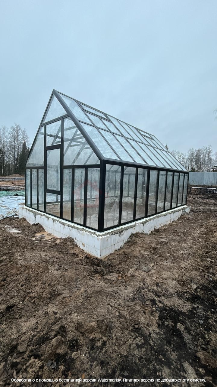 Выравнивание каркаса теплицы по лазерному уровню