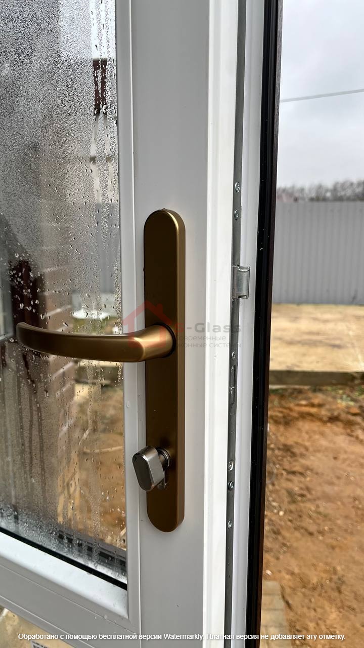 Терраса загородного дома с тёплым остеклением на базе профиля Veka