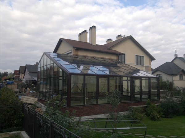 Панорамный зимний сад с остеклением кровли и фасада