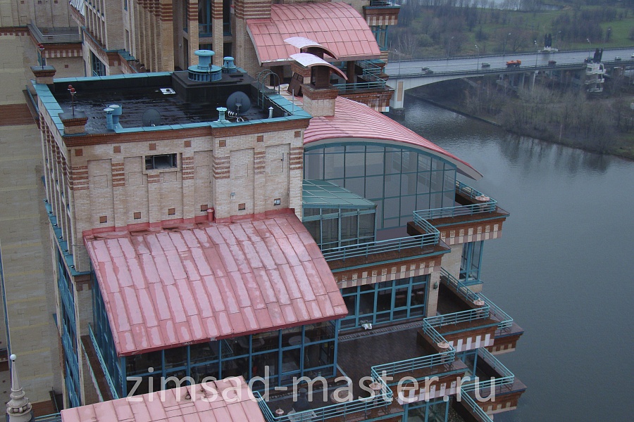 Остеклённый зимний сад на кровле многоэтажного дома