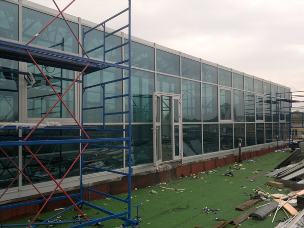 Панорамное остекление зимнего сада на крыше здания