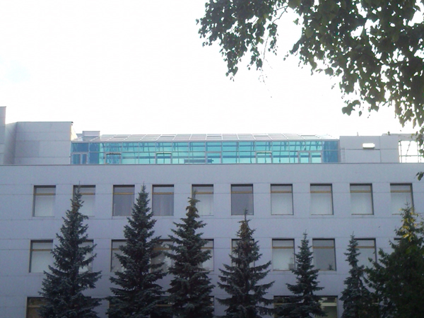 Стеклянный зимний сад на крыше с вантовой системой усиления