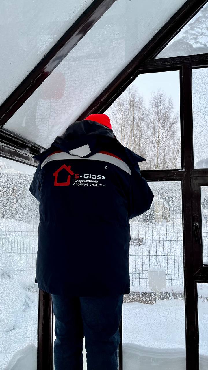 Монтаж алюминиевой стеклянной теплицы специалистами S-Glass зимой