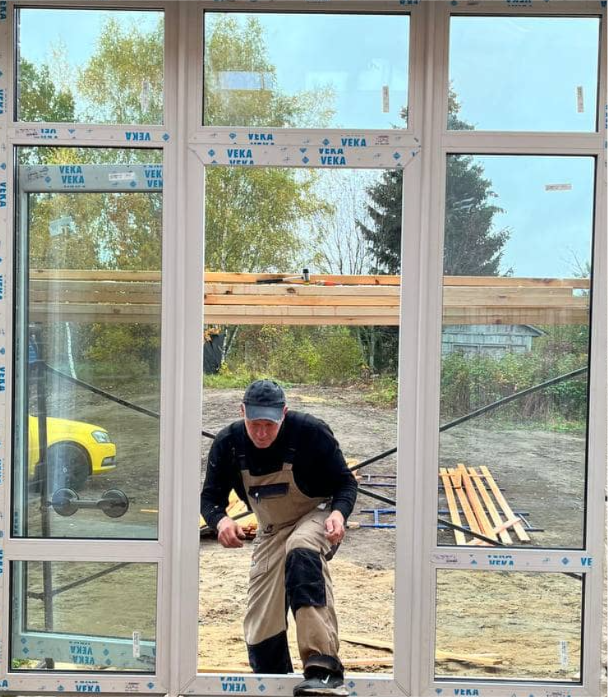 Установка пластиковых, алюминиевых и стеклянных систем с выравниванием и герметизацией