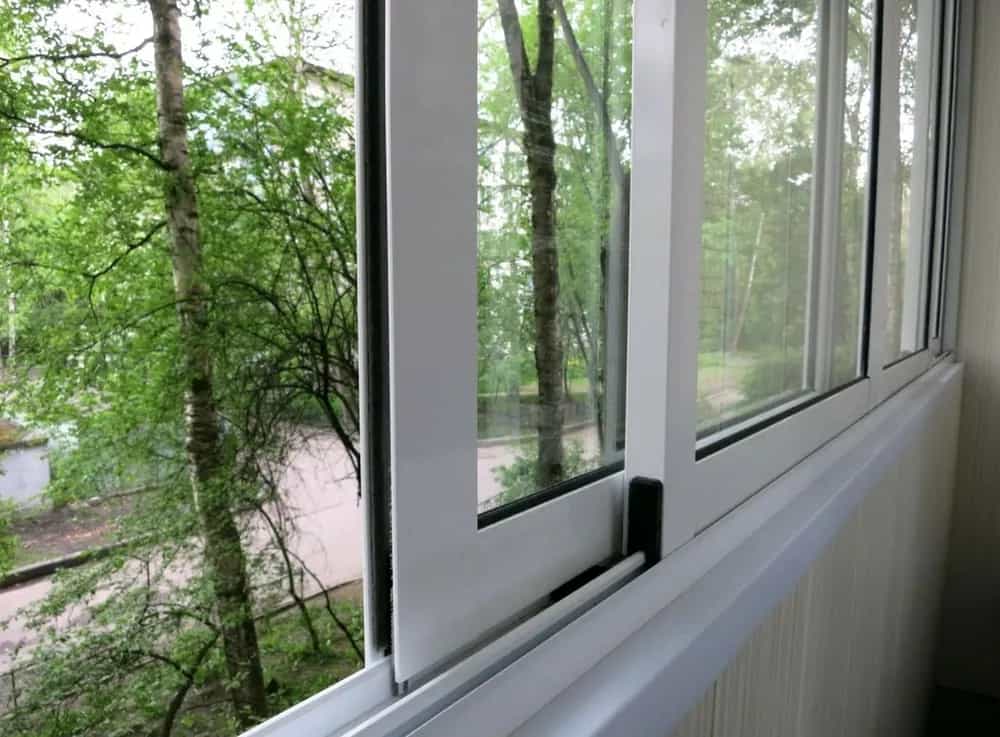 Балкон с холодным остеклением эконом вариант