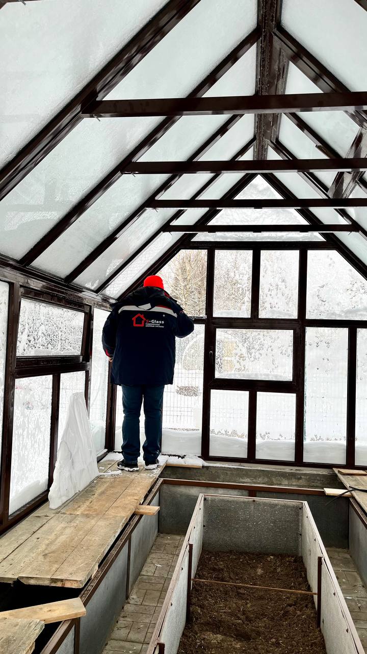 Монтаж стеклянных теплиц под ключ зимой в -18* градосов