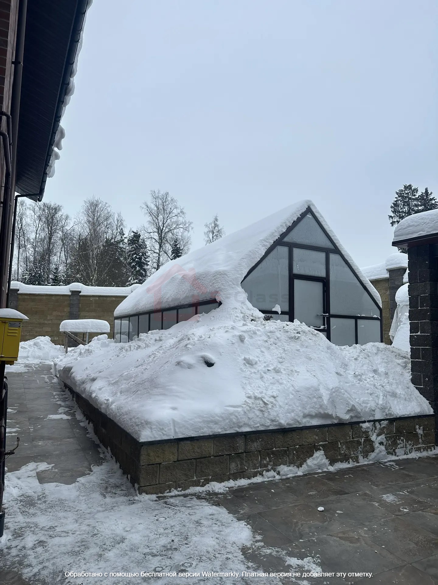 стеклянная теплица зимой под снегом не прогибается алюминиевый каркас S-Glass