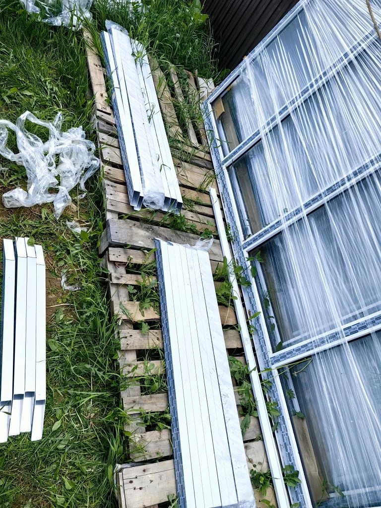 Английская теплица S-Glass 3×6 в процессе монтажа без привлечения монтажной бригады